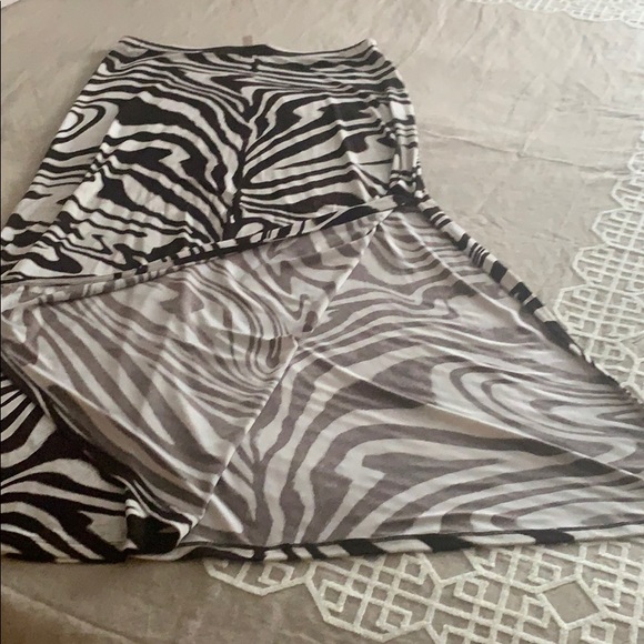 ❤️Michael Kors Maxi animal print skirt❤️ - Picture 2 of 3